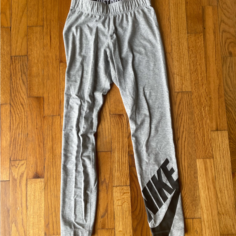 grey low rise nike leggings